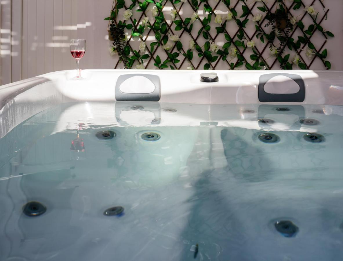 Heart Of Oia - Private House With Jacuzzi Apartment Exterior photo
