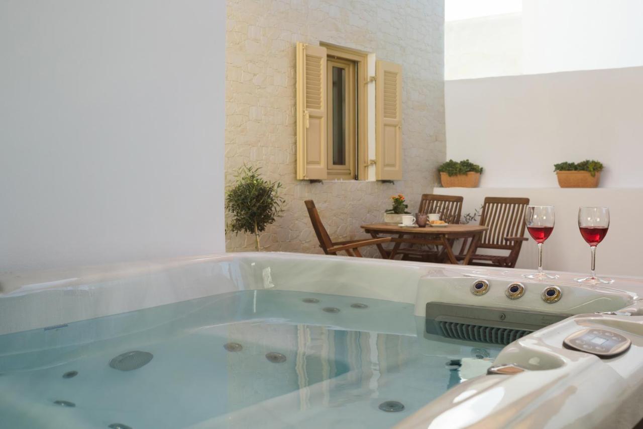 Heart Of Oia - Private House With Jacuzzi Apartment Exterior photo
