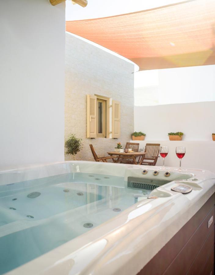 Heart Of Oia - Private House With Jacuzzi Apartment Exterior photo