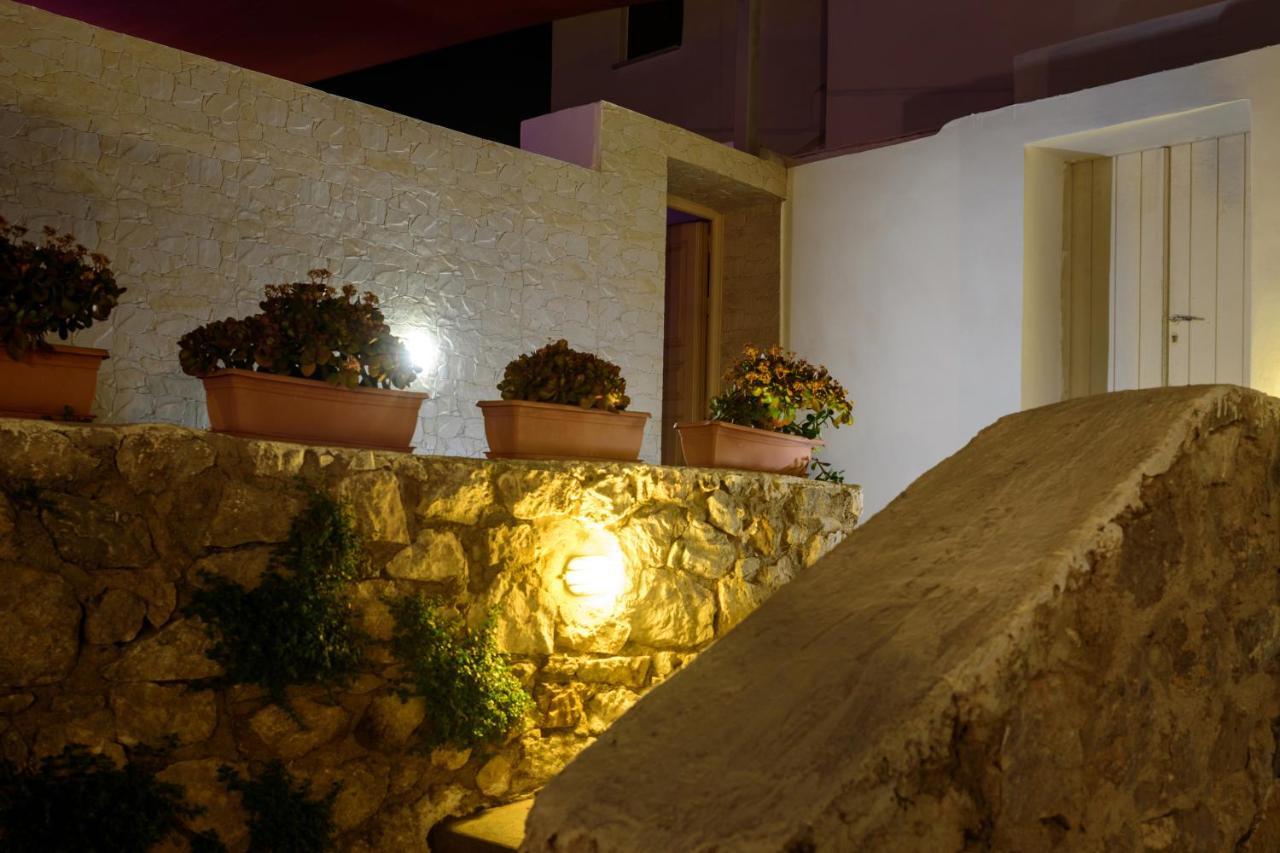 Heart Of Oia - Private House With Jacuzzi Apartment Exterior photo