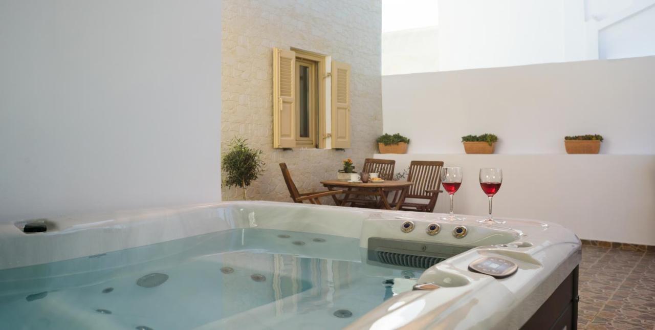 Heart Of Oia - Private House With Jacuzzi Apartment Exterior photo