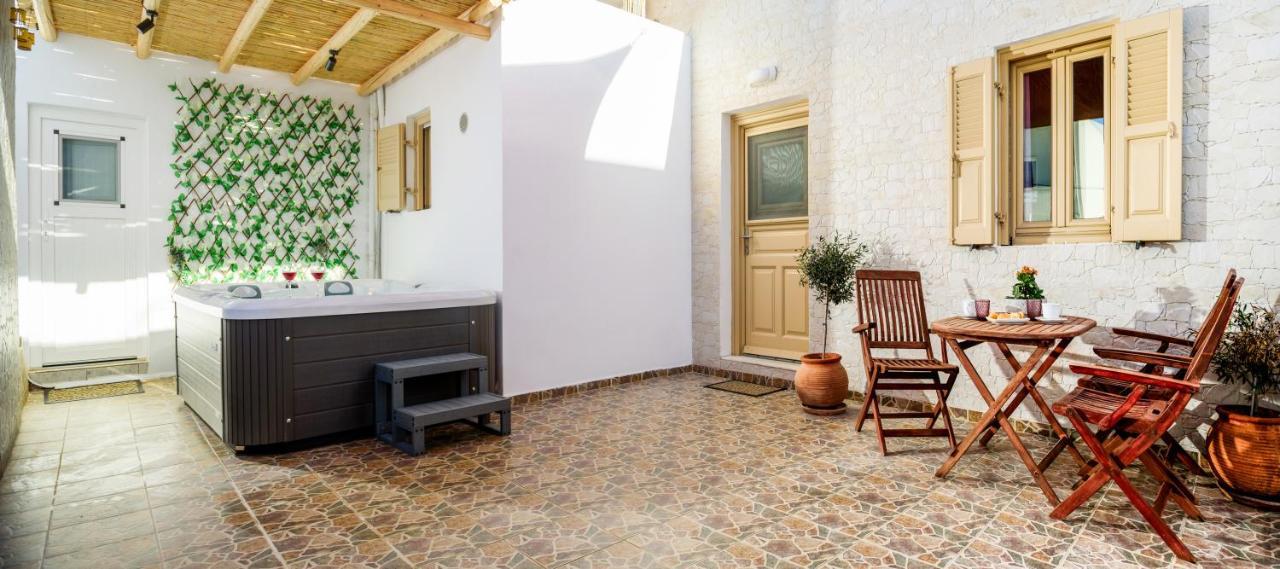 Heart Of Oia - Private House With Jacuzzi Apartment Exterior photo